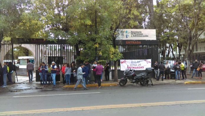Más de 20 mil alumnos se quedan sin clase por manifestación de docentes