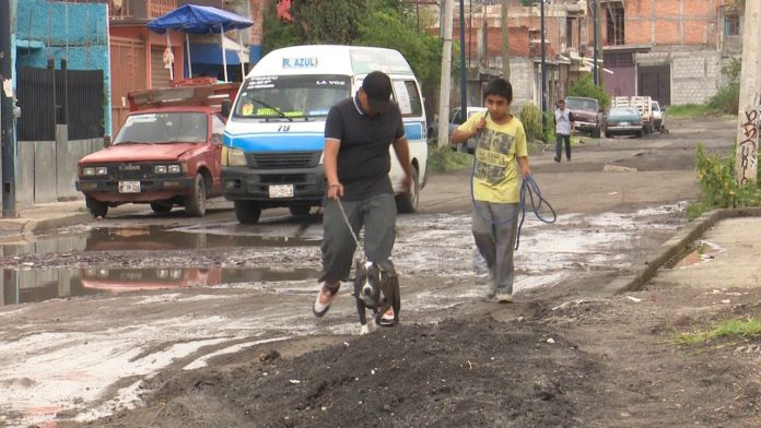 Vecinos demandan pavimentación en la colonia 3 de Agosto por calles en pésimo estado