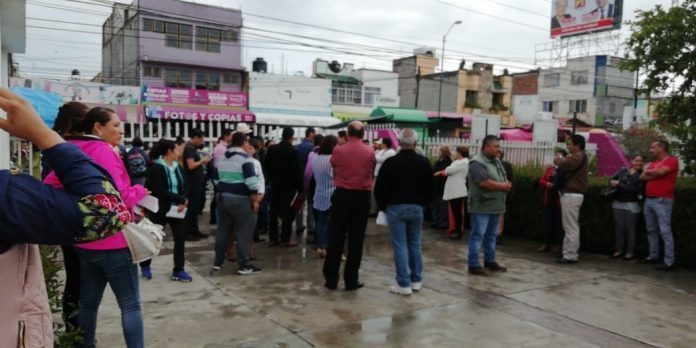 Por falta de pagos, docentes toman oficinas de la SEE