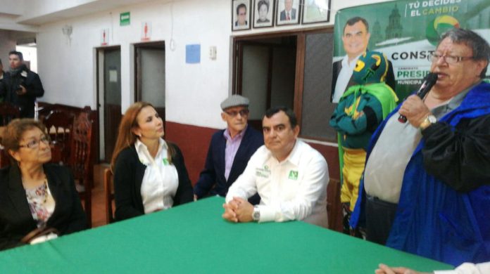 Se reúne Constantino Ortiz con jubilados y pensionados del Gobierno del Estado