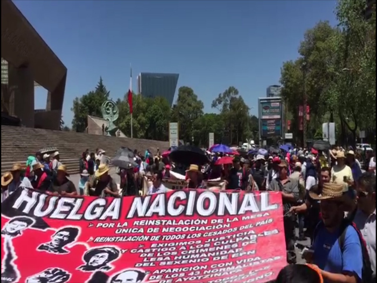 Pese a bloqueo de caravana, CNTE se manifiesta en la capital del país Pese a bloqueo de caravana, CNTE se manifiesta en la capital del país