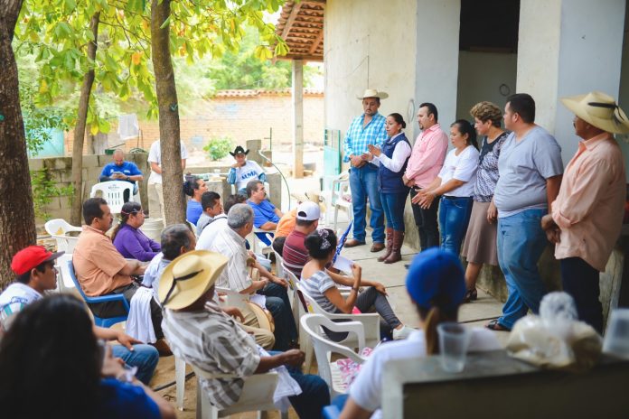 Se reúnen mezcaleros con Alma Mireya y respaldan proyecto de Al Frente por Michoacán