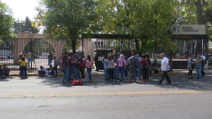 Por tercer día consecutivo, normalistas se manifiestan en la capital michoacana