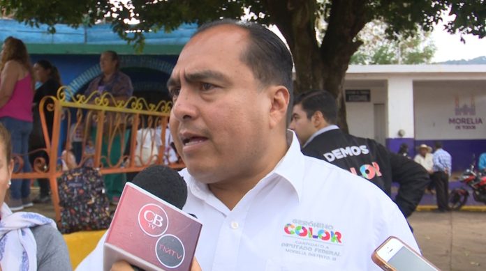 Respalda Geronimo Color, proyecto para transporte escolar en comunidades