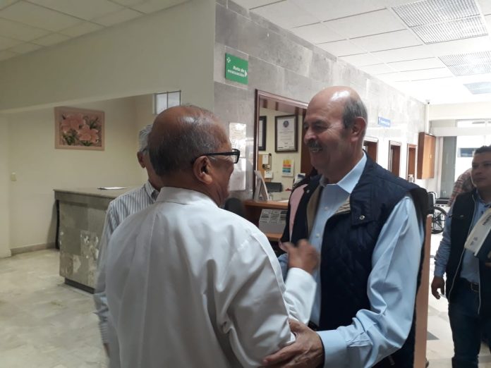Se reúne Fausto Vallejo con trabajadores y pacientes del Sanatorio La Luz