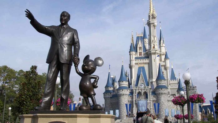 Arrestan a empleados de Disney y Lego por pornografía infantil