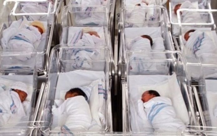Por descuido intercambian bebés en un hospital de Puebla