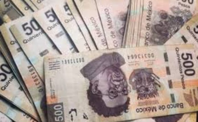 Vende auto y le pagan con ¡125 ‘billetes’ de 500 falsos!