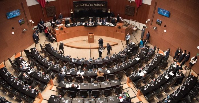 Más de 700 empleados del senado renunciaron porque no quisieron bajarse el sueldo