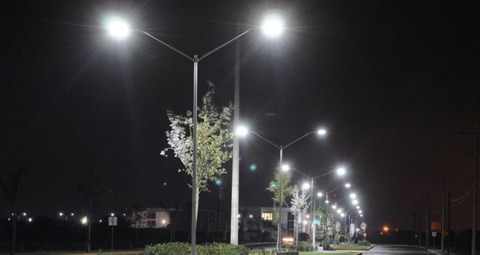 Cambio de luminarias sería un ahorro en recursos para el municipio: analista