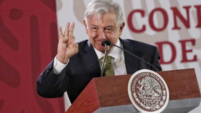 Obrador anuncia reducción de 1% en comisiones de Afores