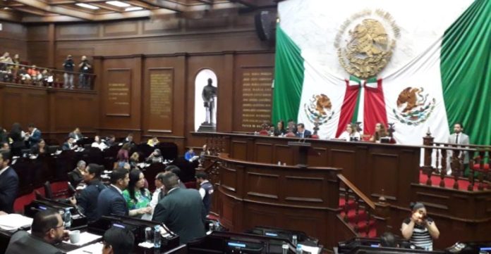 A medias, plancha Congreso Ley de Ingresos