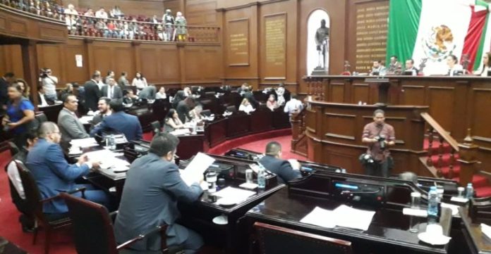 Surge frente anti-AMLO en Congreso de Michoacán