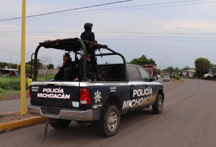 Tras persecución y tiroteo Policías detiene a 4 pistoleros en Uruapan