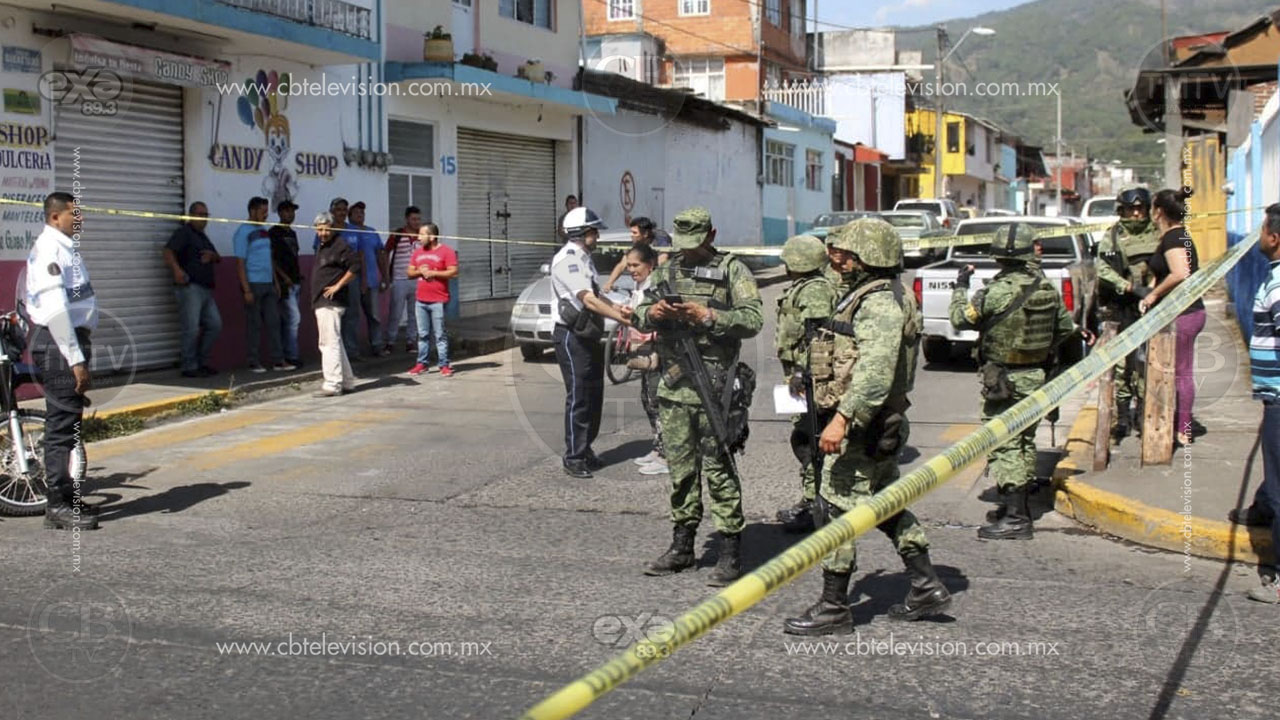 Asesinan a balazos a dos que viajaban a bordo de una camioneta en Uruapan