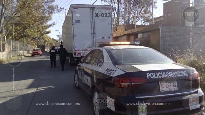 Policía de Morelia encuentra abandonado camión que fue robado