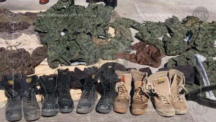 Policías aseguran camionetas robadas, uniformes tipo militar, equipo táctico, marihuana y balas