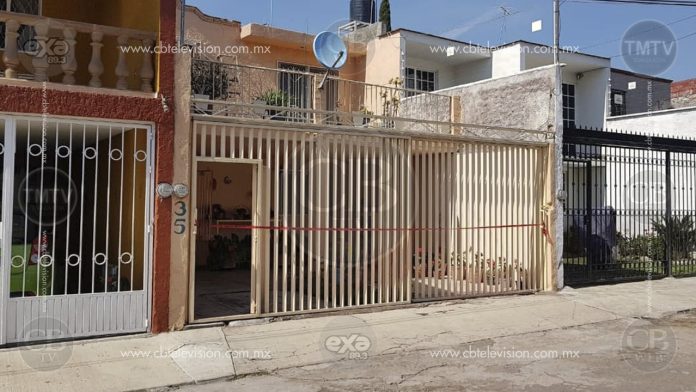 Es perseguido, se mete a vivienda ajena y es asesinado a tiros