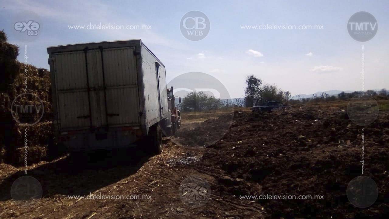 Policía de Tarimbaro encuentra camión robado en Téjaro