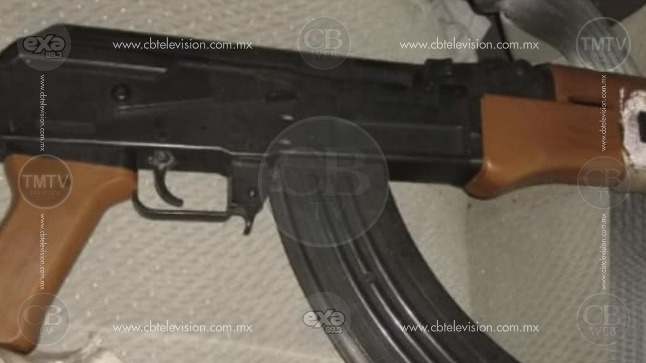 Policías y presuntos robacarros se enfrentan a balazos en Zacapu