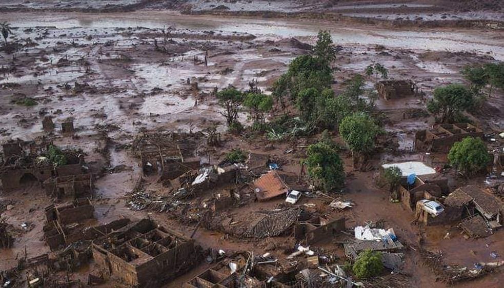 Buscan entre el lodo a cientos de desaparecidos en Brasil por desborde de una presa