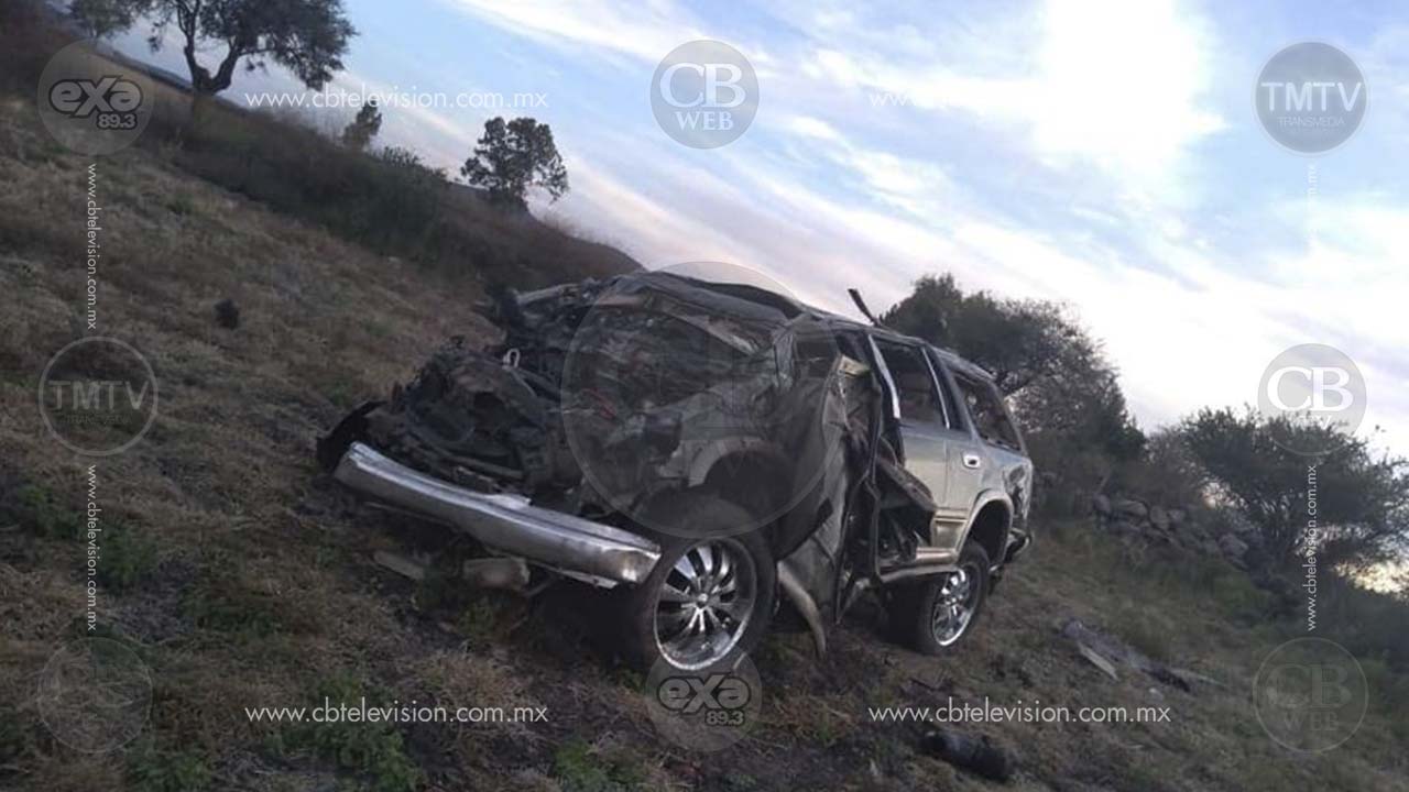 En aparatosa volcadura muere una pareja en Angamacutiro