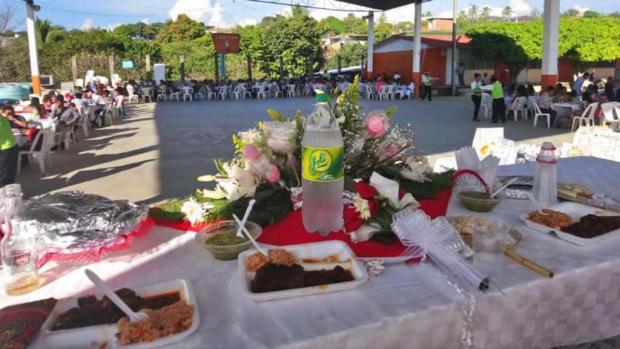Secretario de la CNTE celebra su boda en escuela primaria
