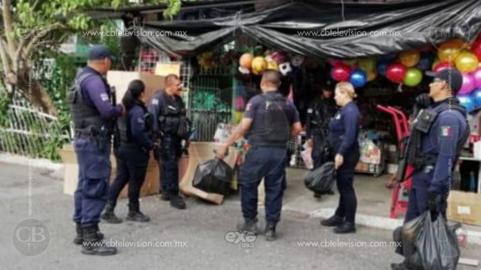 Policías reparten juguetes a niños de comunidades alejadas