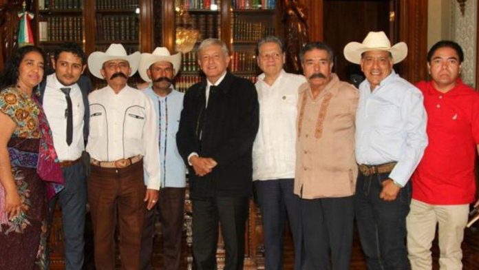 AMLO se reúne con la familia del revolucionario Emiliano Zapata
