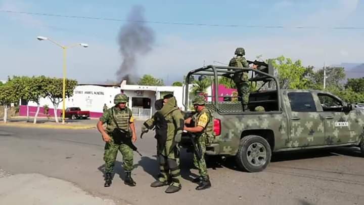 Hacen simulacro de amenaza de bomba en kínder de Apatzingán