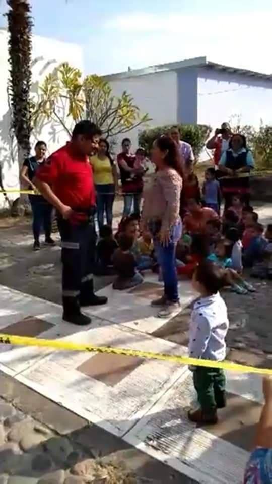 Hacen simulacro de amenaza de bomba en kínder de Apatzingán