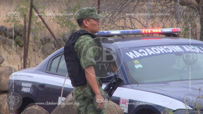 Atacan a balazos a dos hombres; uno muere