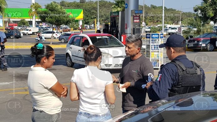 De diferentes lugares se trasladan a Lázaro Cárdenas, pues aquí no se presenta desabasto de combustible 