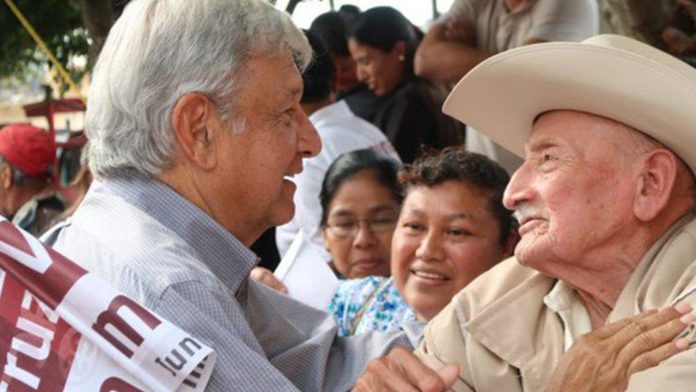 Lo que tienes que saber de las pensiones para adultos mayores que ofrece AMLO