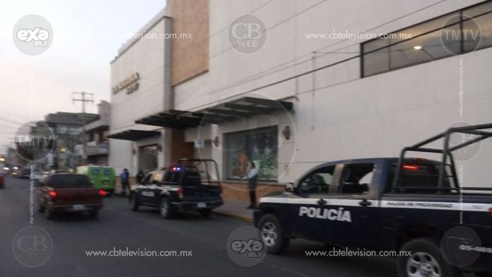 Sujetos golpean a guardia de seguridad en La Piedad para robar tienda departamental