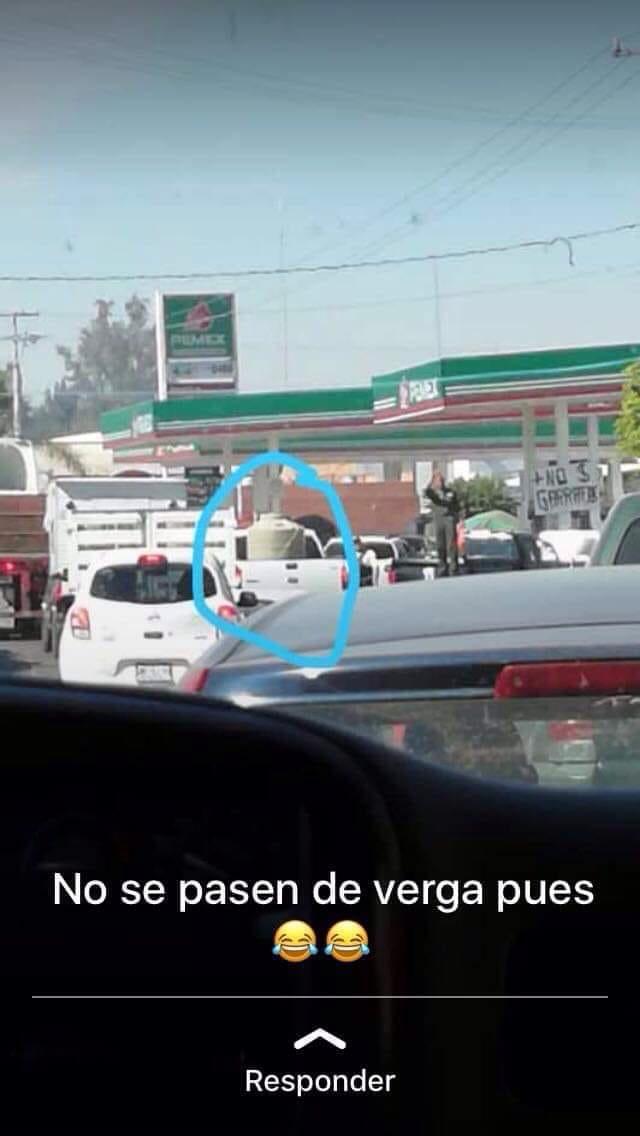 Mexicanos ven al mal tiempo buena cara, los mejores memes del desabasto de gasolina