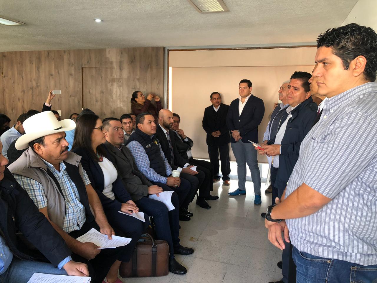 Coadyuva Víctor Manríquez para aterrizar programas federales en favor de los uruapenses