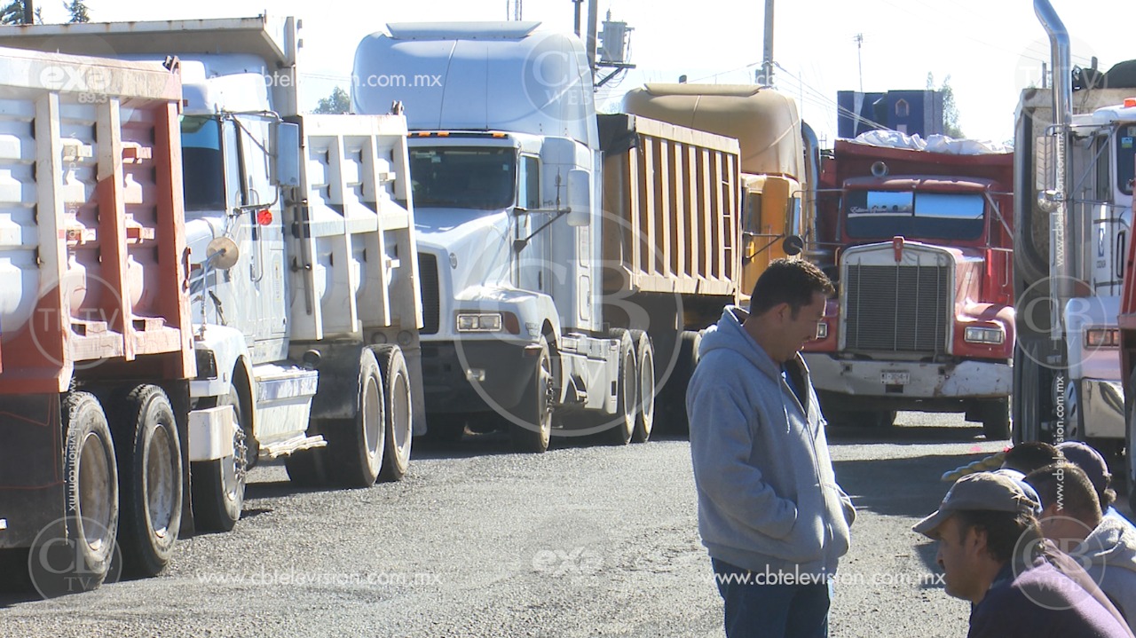 Impuesto a materiales de construcción paraliza a camioneros