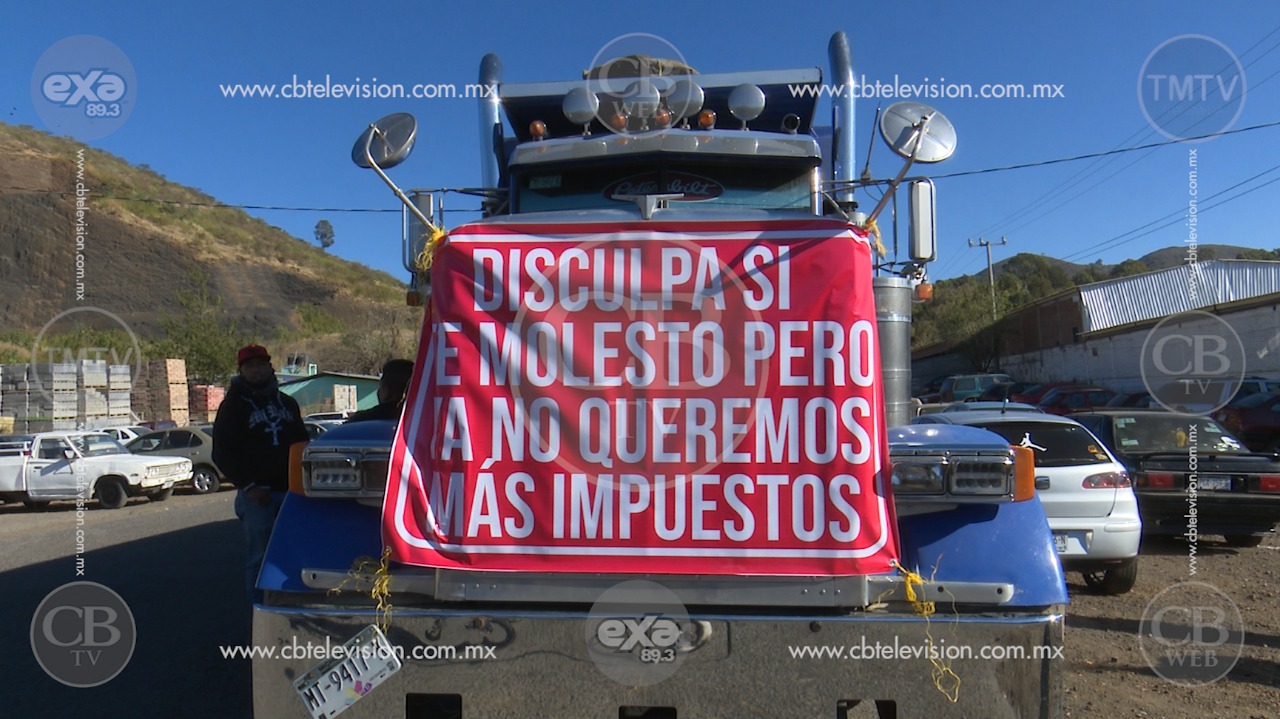 Impuesto a materiales de construcción paraliza a camioneros