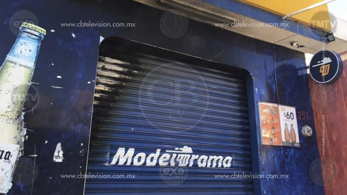 Bomberos Morelia apagan incendio en Modelorama