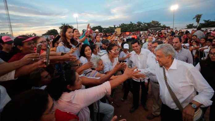 López Obrador inicia entrega de 2 mil mdp para afectados por el Huracán Willa