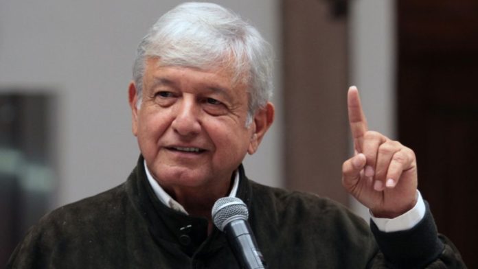 López Obrador anuncia compra de 500 pipas de combustible