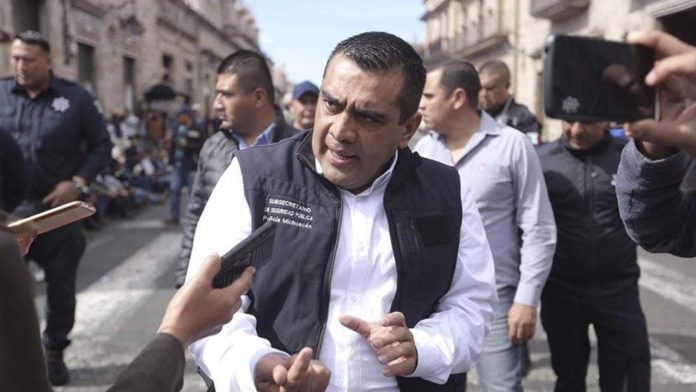 Policía Michoacán asegura 9 pipas y arresta a 15 sospechosos