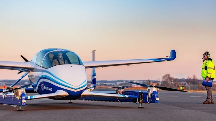 Realizan prueba de auto volador