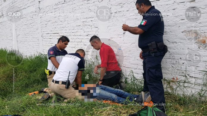 Motociclista impacta contra una barda, fallece en un hospital