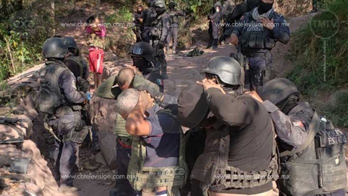 En enfrentamiento policías arrestan a seis, entre ellos dos guatemaltecos