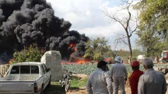Se incendia almacén de huachicol en Tabasco