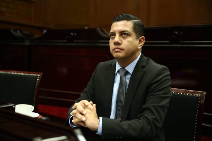 No avalamos ningún aumento salarial de nuestros presidentes municipales: Oscar Escobar