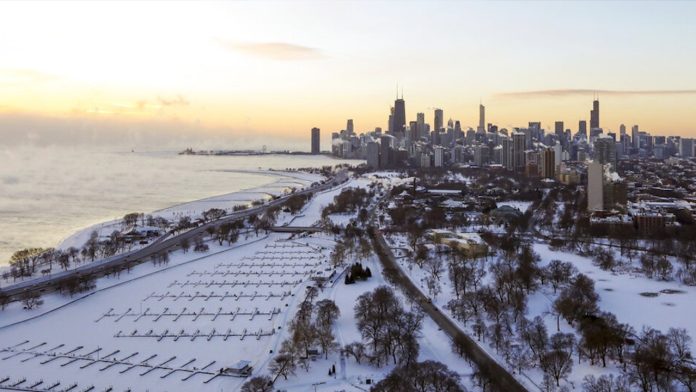 Video: Impresionante, temperaturas de -30°C hacen que en Chicago se congele el agua hirviendo