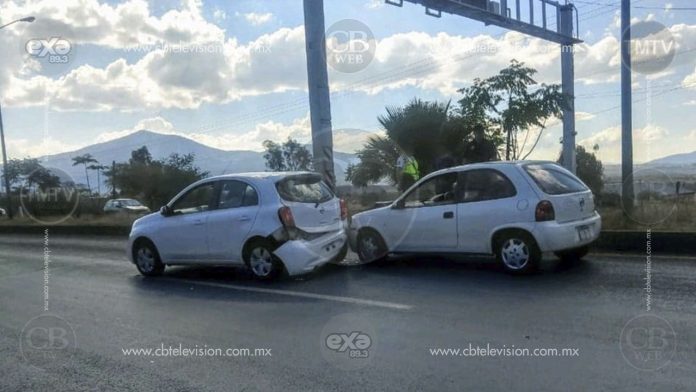 Una lesionada deja choque entre dos autos en la Av. Madero Poniente